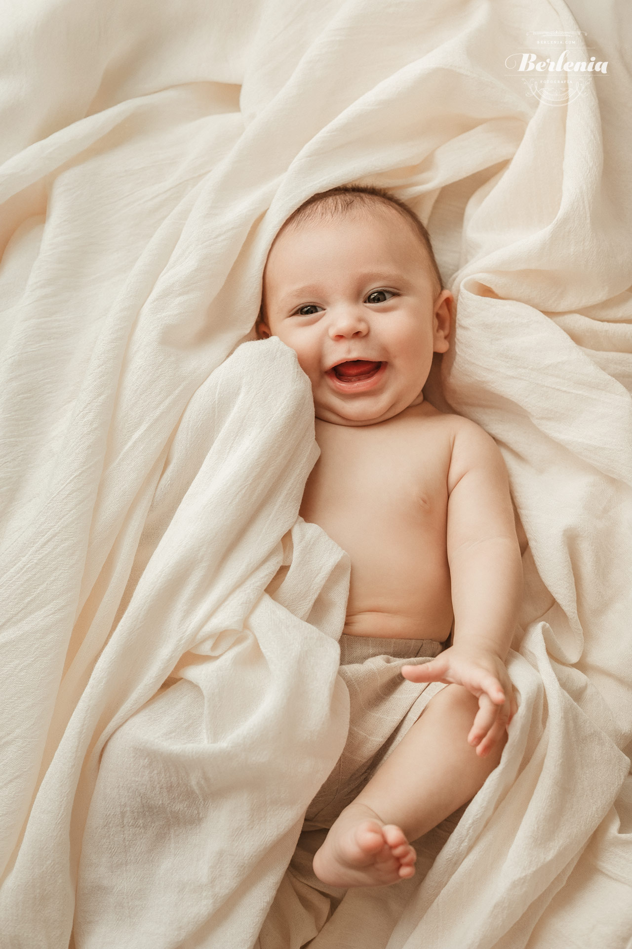 Fotografía de bebé de 3 meses en Villa Urquiza - Sesión de fotos en CABA - Buenos Aires, Argentina - Berlenia Fotografía - 08