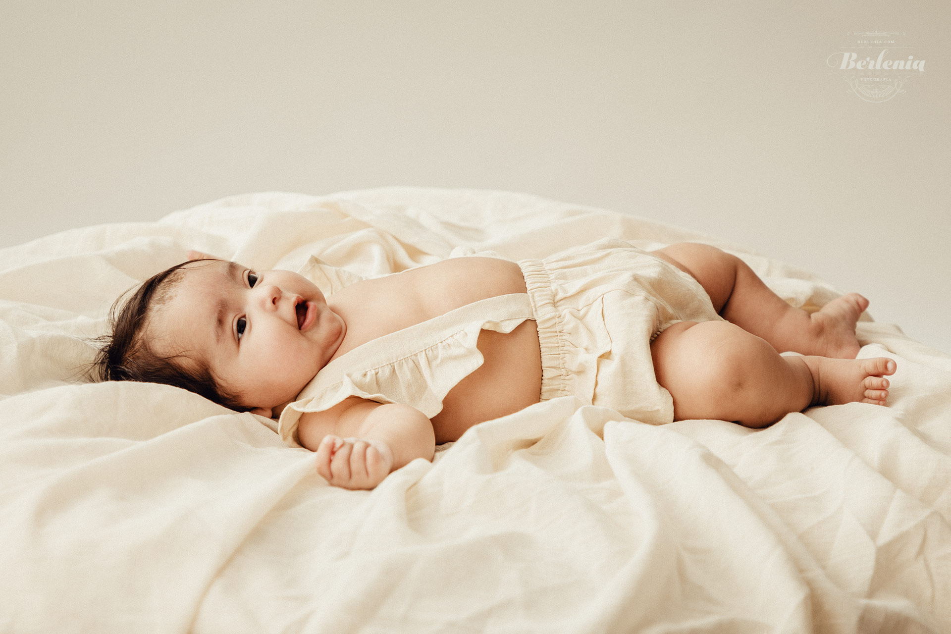 Sesión de fotografía profesional de bebé de 3 meses en estudio - Villa Urquiza, CABA, Buenos Aires, Argentina - Berlenia Fotografía - 09