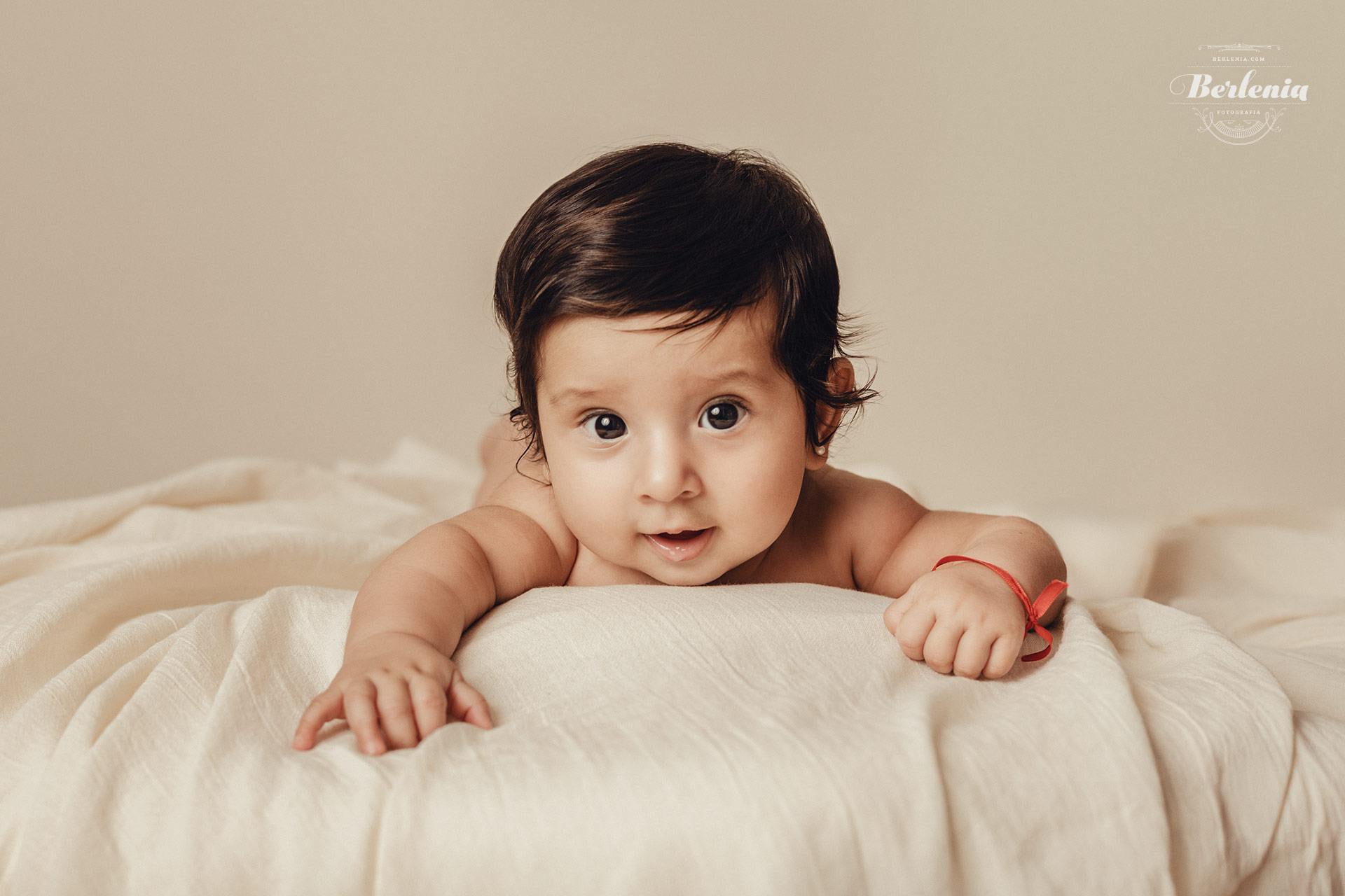 Sesión de fotografía profesional de bebé de 4 meses en estudio - Villa Urquiza, CABA, Buenos Aires, Argentina - Berlenia Fotografía - 01