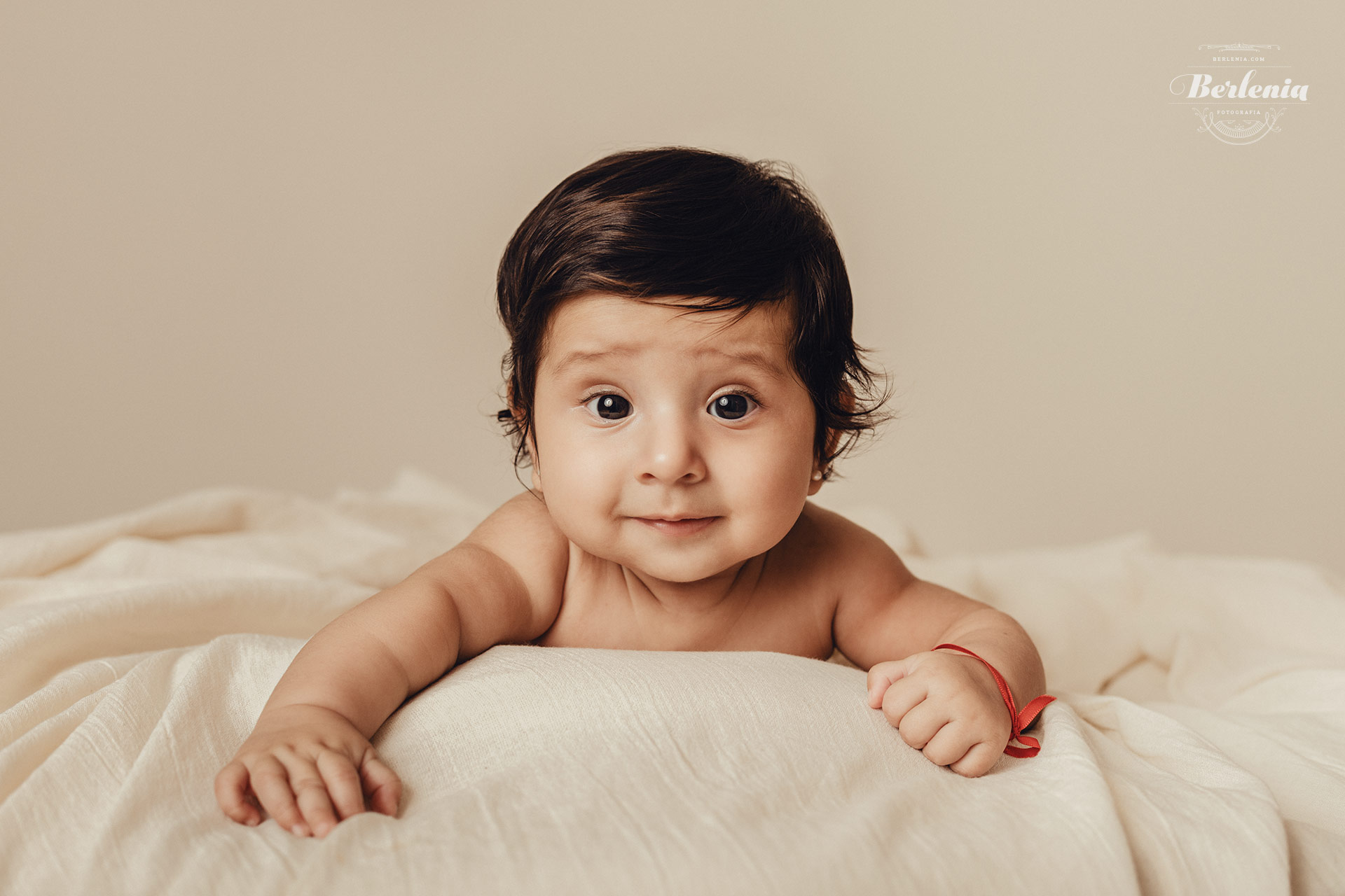 Sesión de fotografía profesional de bebé de 4 meses en estudio - Villa Urquiza, CABA, Buenos Aires, Argentina - Berlenia Fotografía - 02