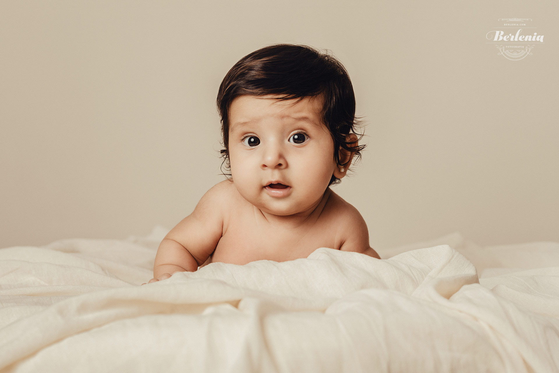 Sesión de fotografía profesional de bebé de 4 meses en estudio - Villa Urquiza, CABA, Buenos Aires, Argentina - Berlenia Fotografía - 03