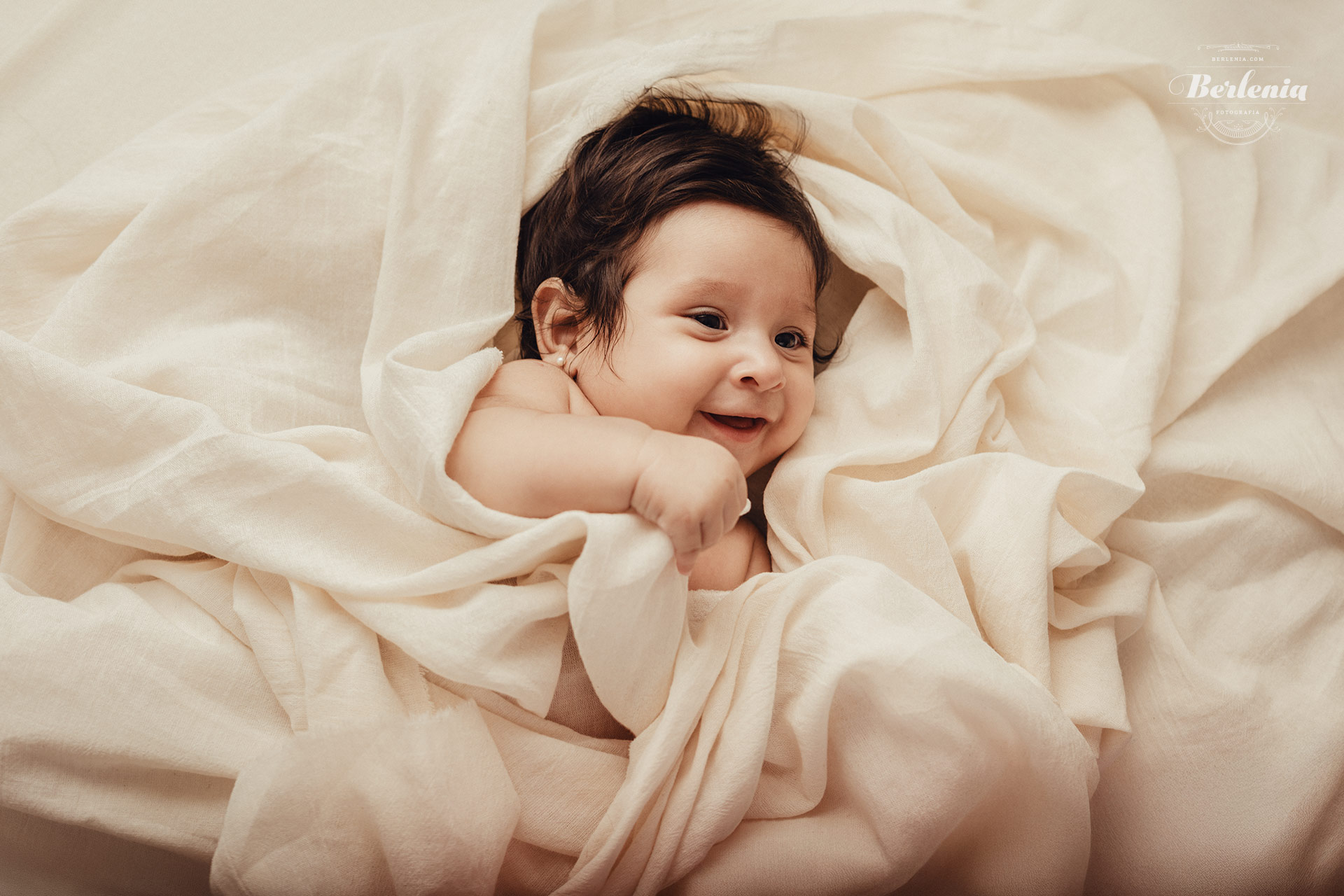 Sesión de fotografía profesional de bebé de 4 meses en estudio - Villa Urquiza, CABA, Buenos Aires, Argentina - Berlenia Fotografía - 08