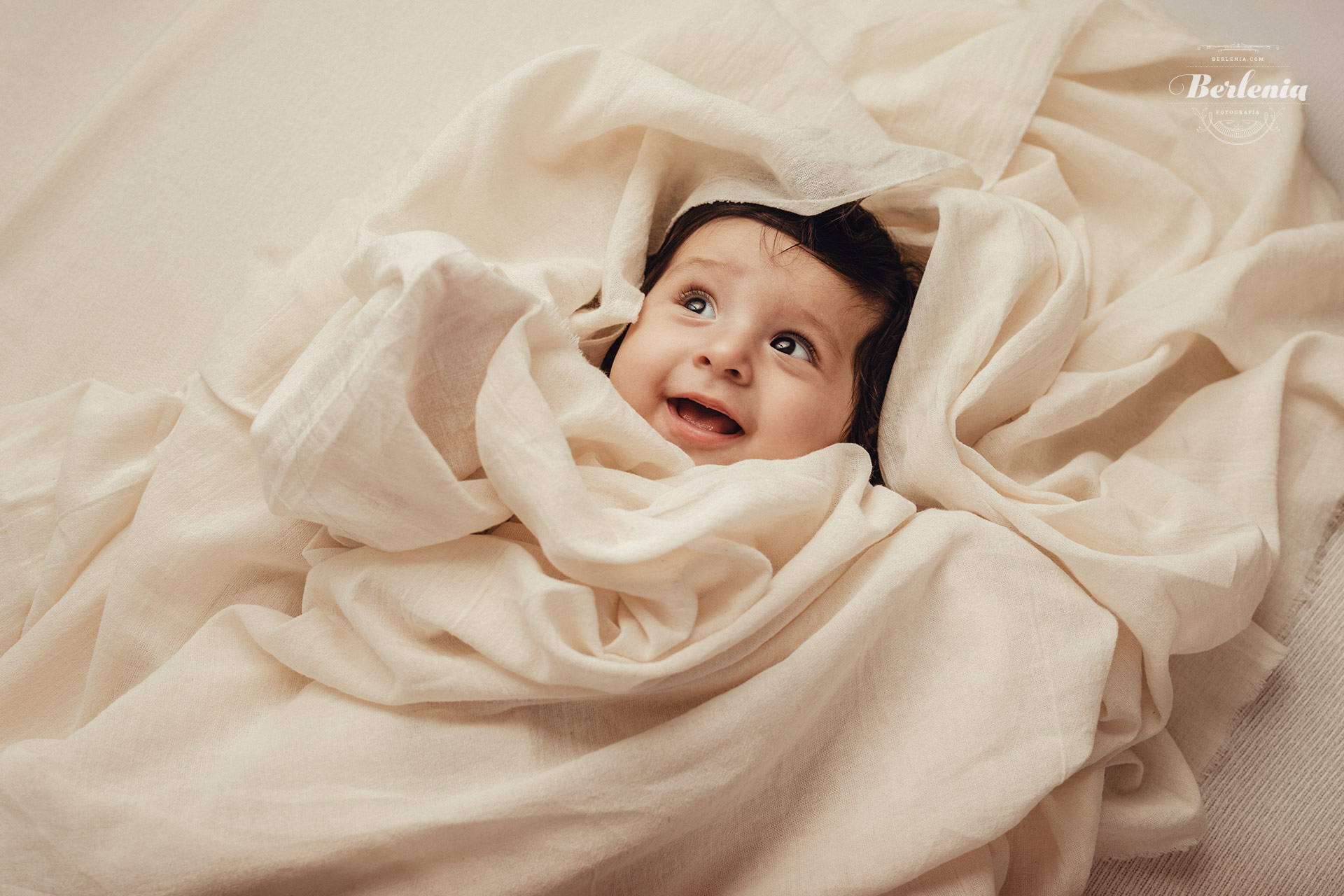 Sesión de fotografía profesional de bebé de 4 meses en estudio - Villa Urquiza, CABA, Buenos Aires, Argentina - Berlenia Fotografía - 09