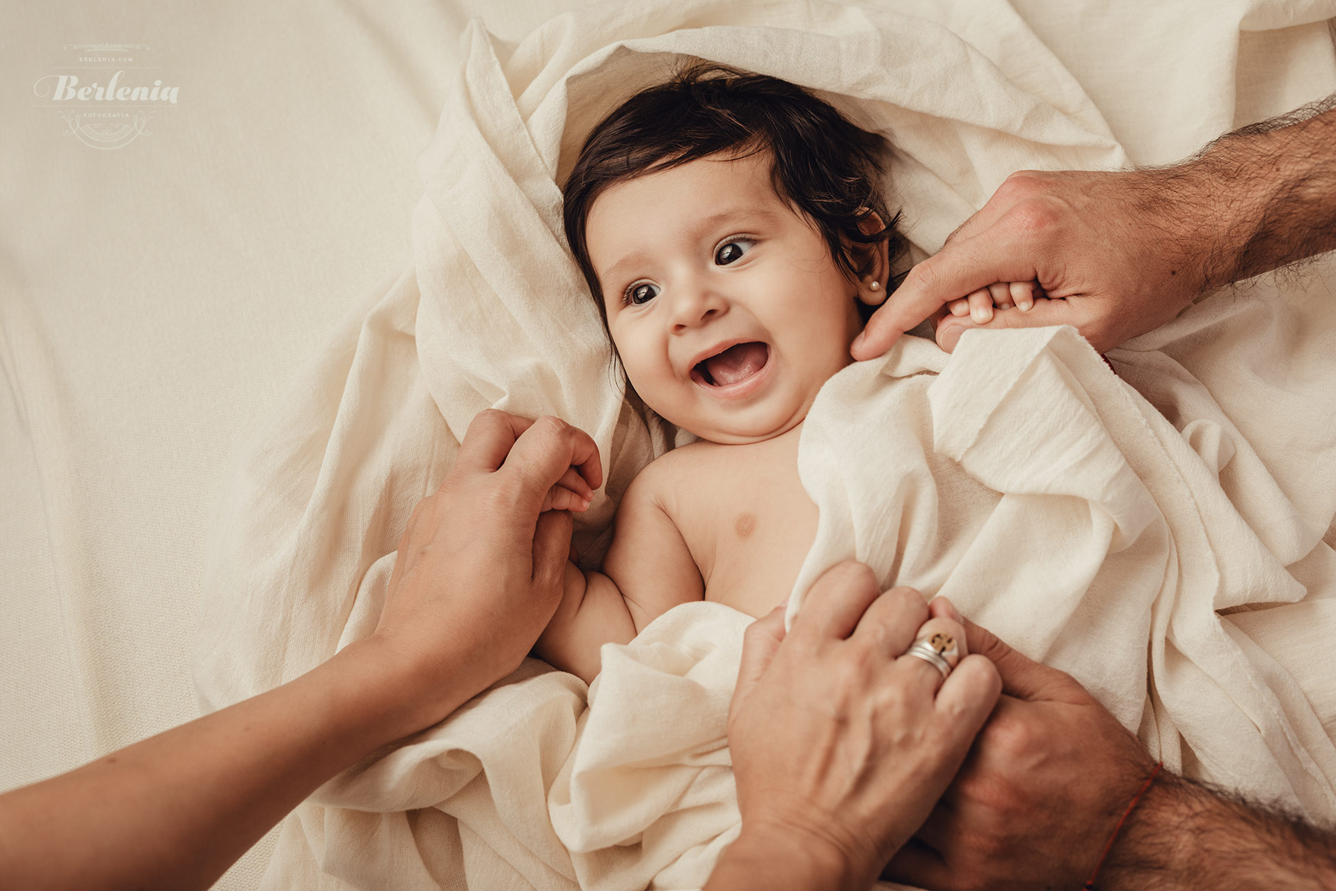 Sesión de fotografía profesional de bebé de 4 meses en estudio - Villa Urquiza, CABA, Buenos Aires, Argentina - Berlenia Fotografía - 10
