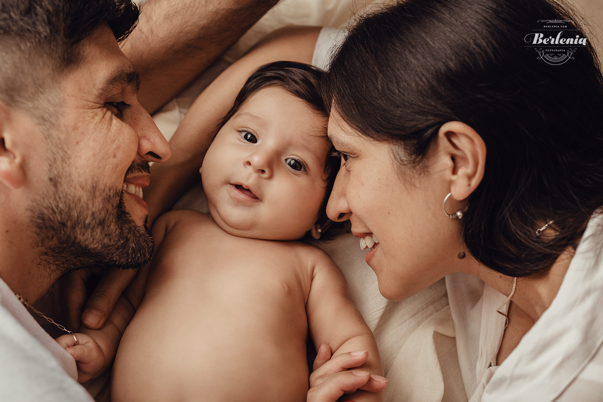 Sesión de fotografía profesional de bebé de 4 meses en estudio - Villa Urquiza, CABA, Buenos Aires, Argentina - Berlenia Fotografía - 12