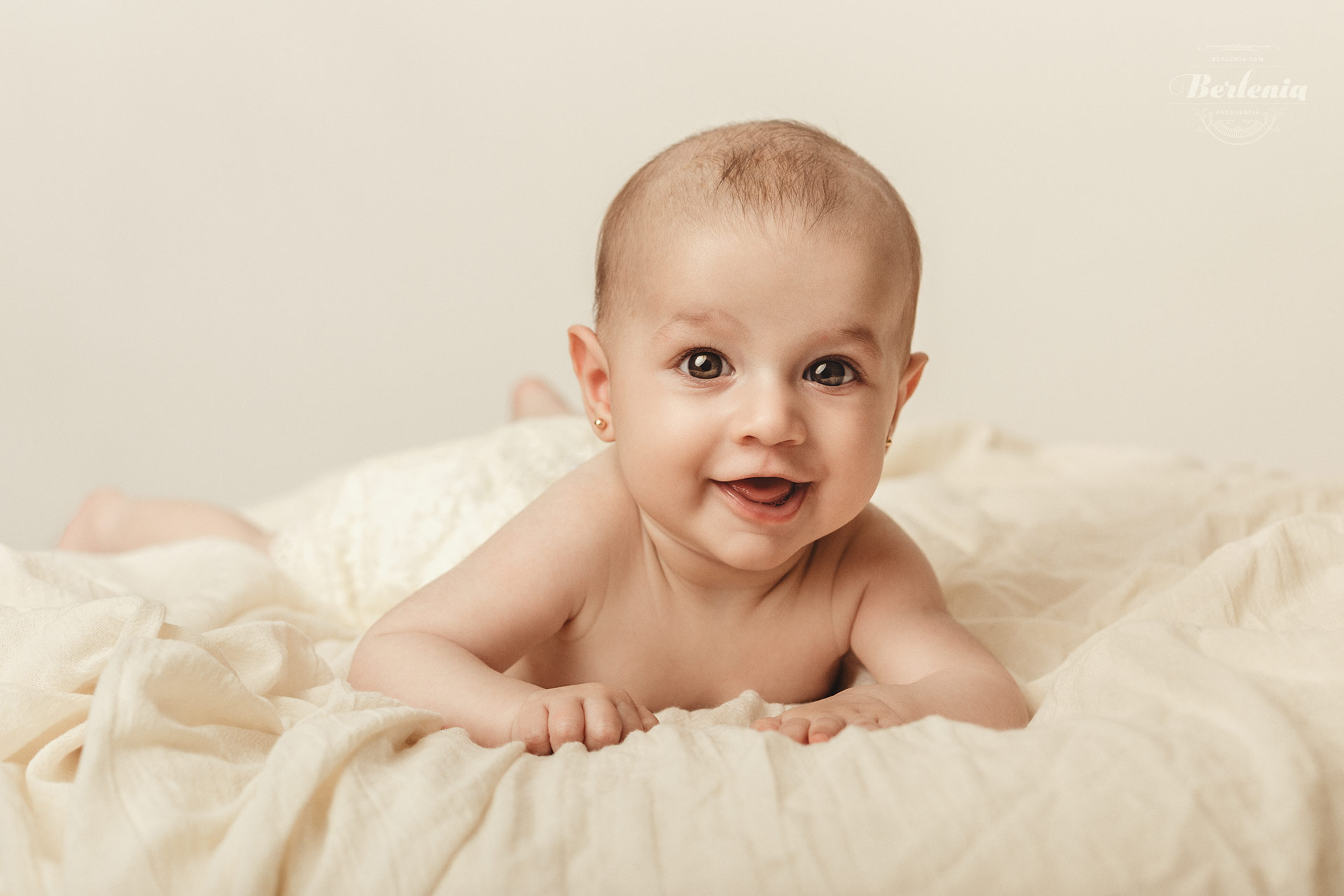 Sesión de fotografía profesional de bebé de 4 meses en CABA - Villa Urquiza, Buenos Aires, Argentina - Berlenia Fotografía - 01