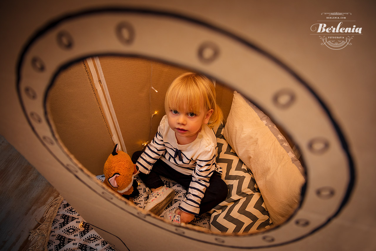 Sesión de fotos infantil con cohete de cartón - cardboard rocket - Villa Urquiza, CABA, Buenos Aires, Argentina - Berlenia Fotografía - 06