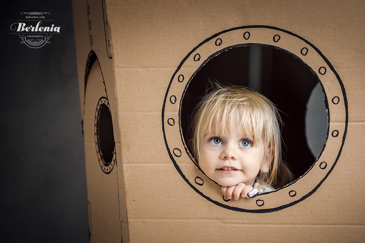 Sesión de fotos infantil con cohete de cartón - cardboard rocket - Villa Urquiza, CABA, Buenos Aires, Argentina - Berlenia Fotografía - 08
