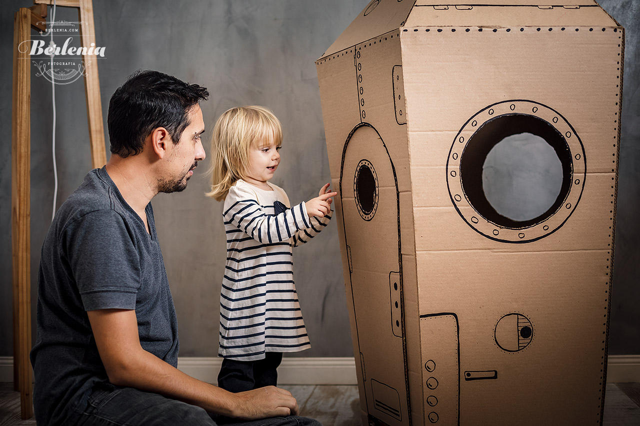 Sesión de fotos infantil con cohete de cartón - cardboard rocket - Villa Urquiza, CABA, Buenos Aires, Argentina - Berlenia Fotografía - 13