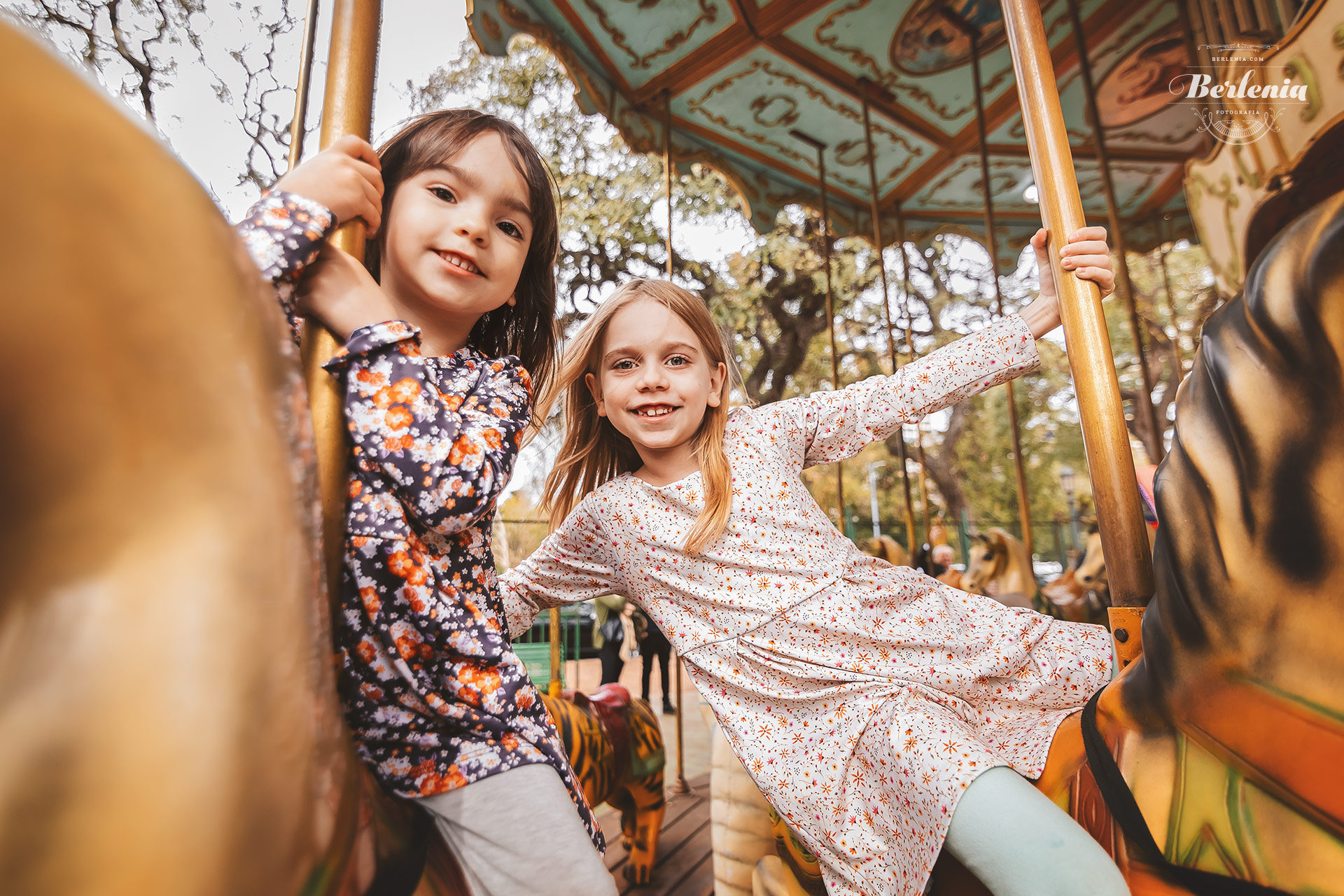 Sesión de fotos infantil en calesita - CABA, Buenos Aires, Argentina - Berlenia Fotografía - 01