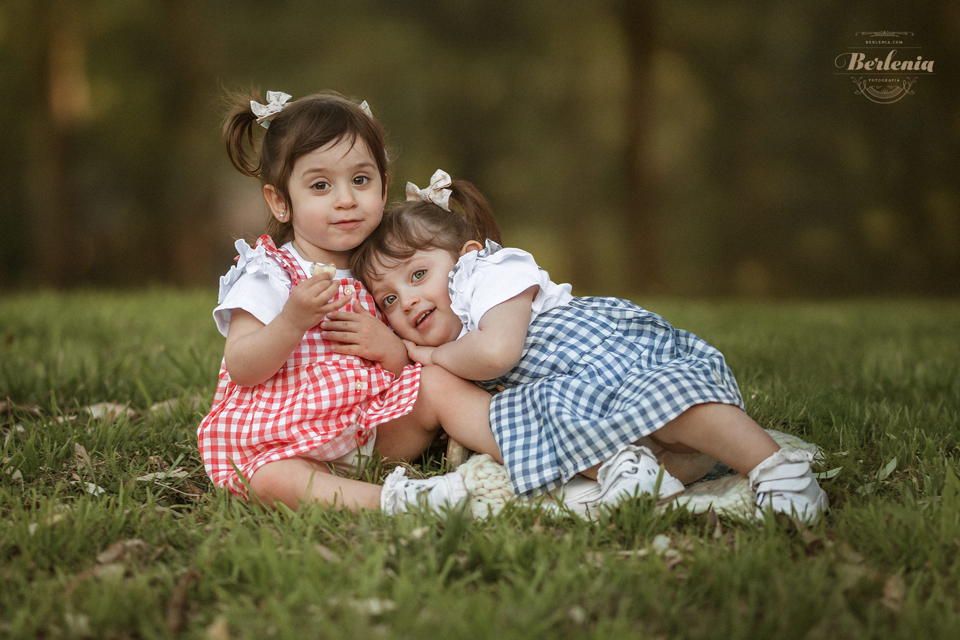 Sesión de fotos infantil de mellizas en exterior, Palermo, CABA, Buenos Aires, Argentina - Berlenia Fotografía - 01