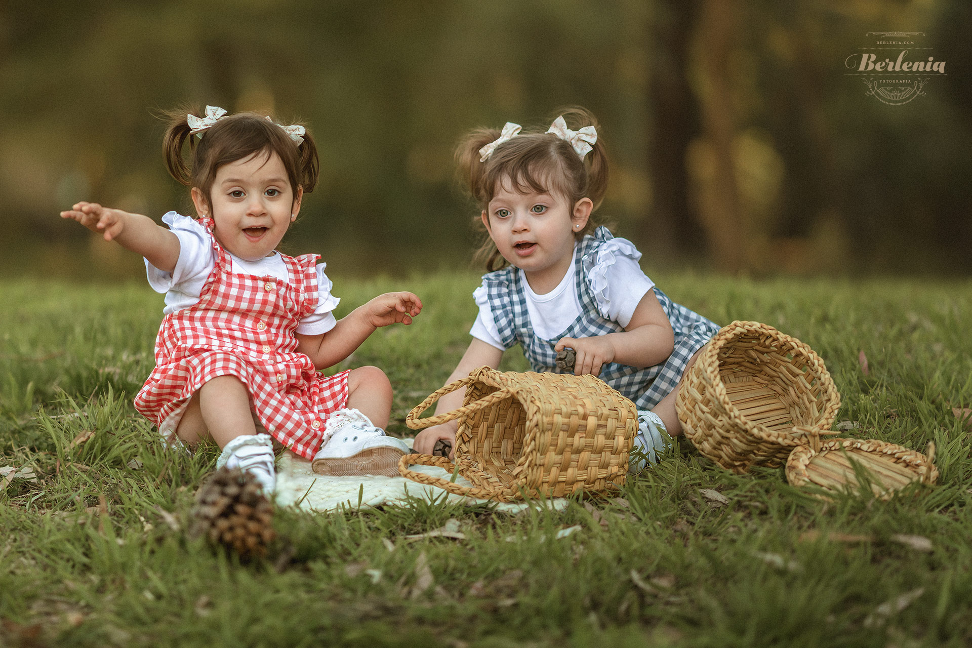 Sesión de fotos infantil de mellizas en exterior, Palermo, CABA, Buenos Aires, Argentina - Berlenia Fotografía - 02
