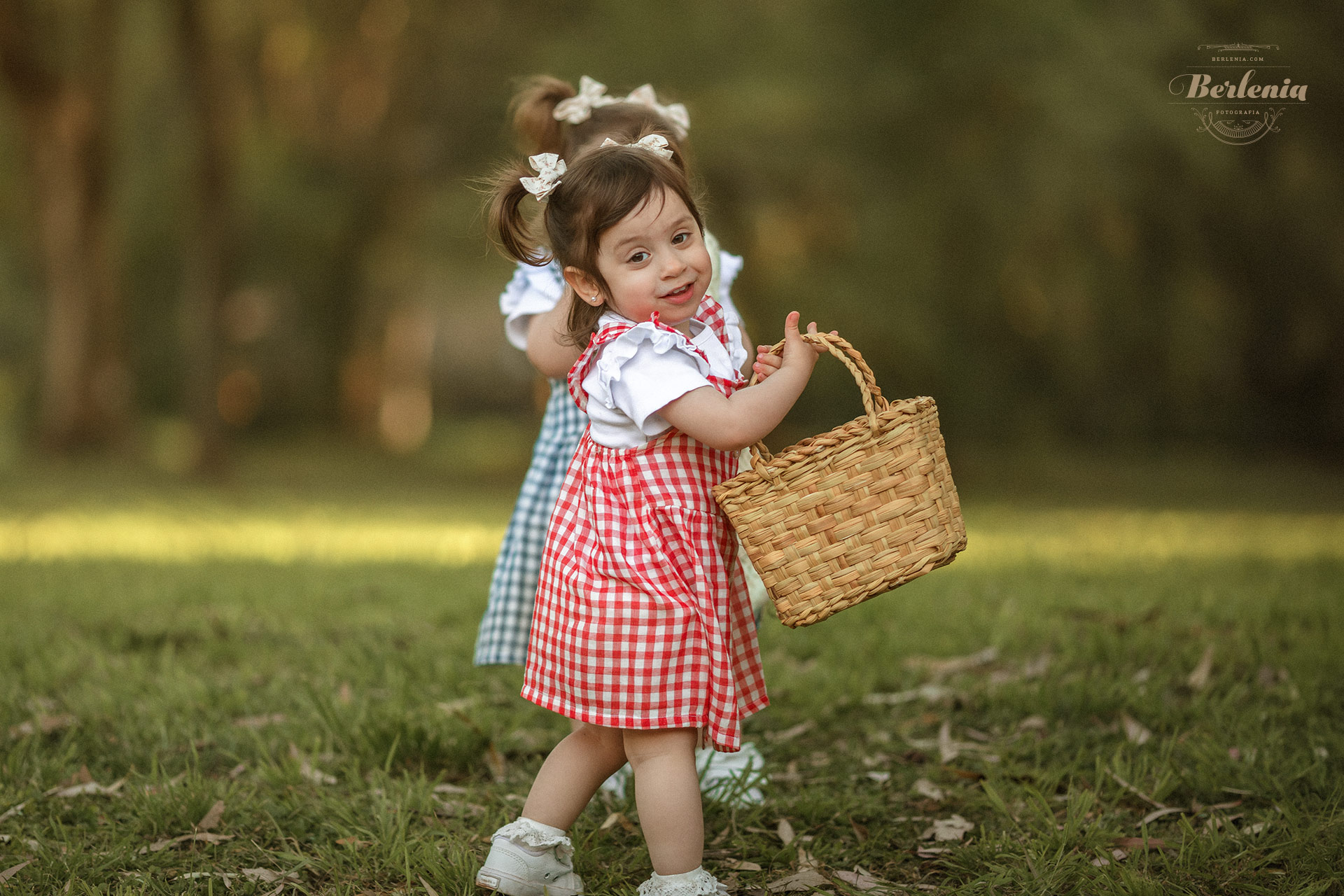 Sesión de fotos infantil de mellizas en exterior, Palermo, CABA, Buenos Aires, Argentina - Berlenia Fotografía - 15