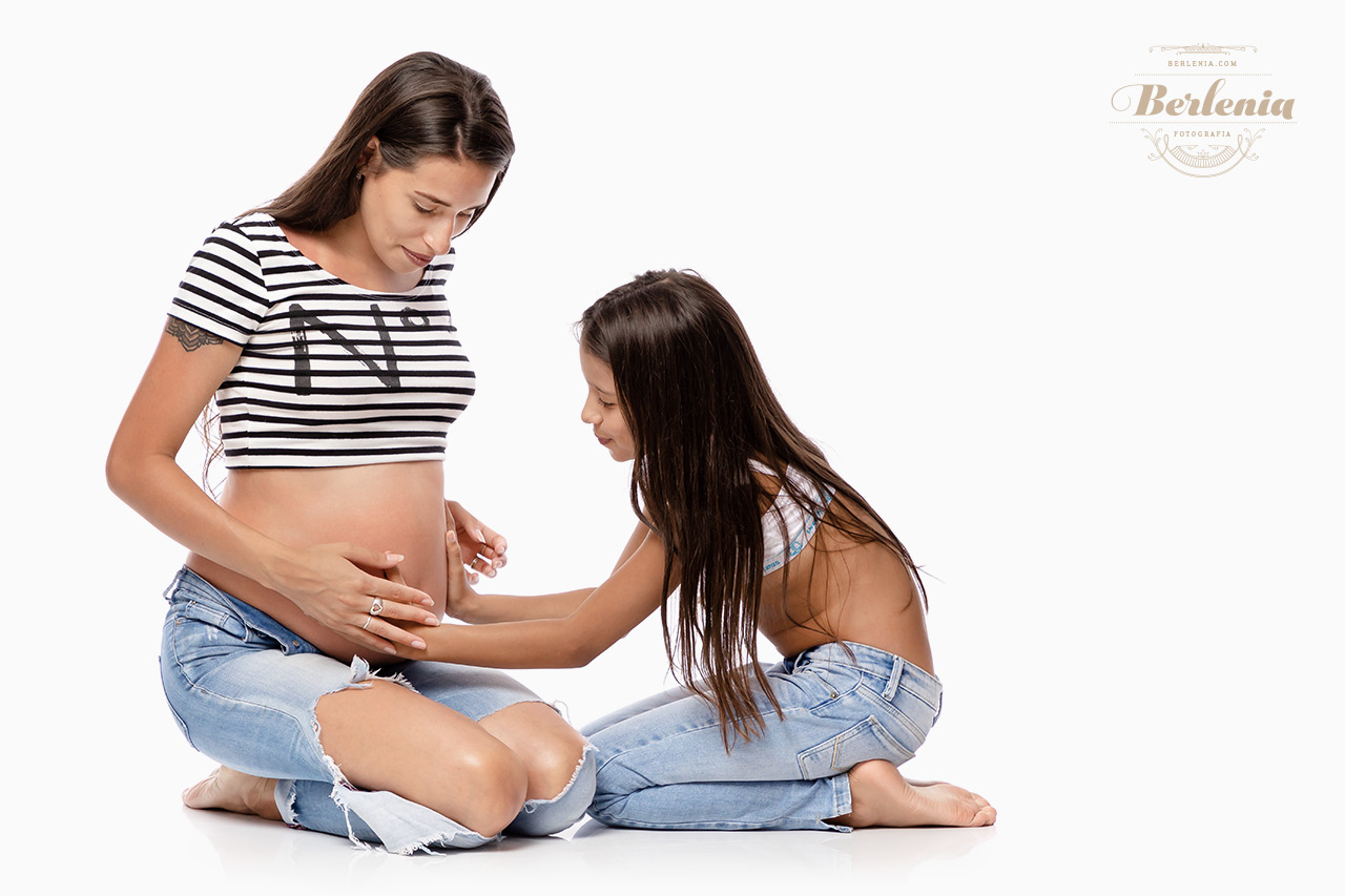 Book de fotos embarazo divertidas - Sesión de fotos embarazada con hija - Villa Urquiza, CABA, Buenos Aires, Argentina - Berlenia Fotografía - 03