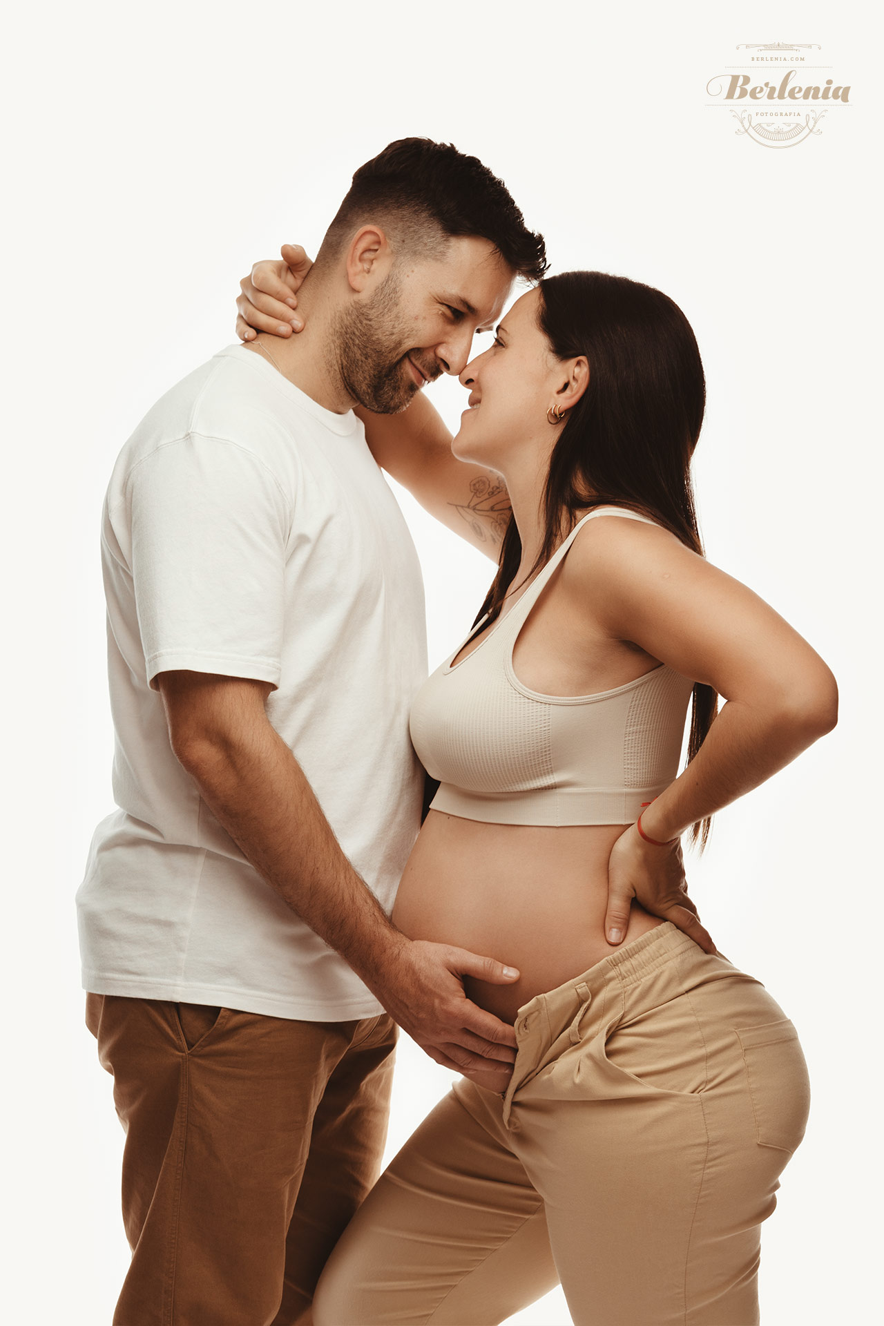 Fotografía de embarazo en pareja en CABA | Villa Urquiza, Ciudad de Buenos Aires, Argentina - Berlenia Fotografía - 06
