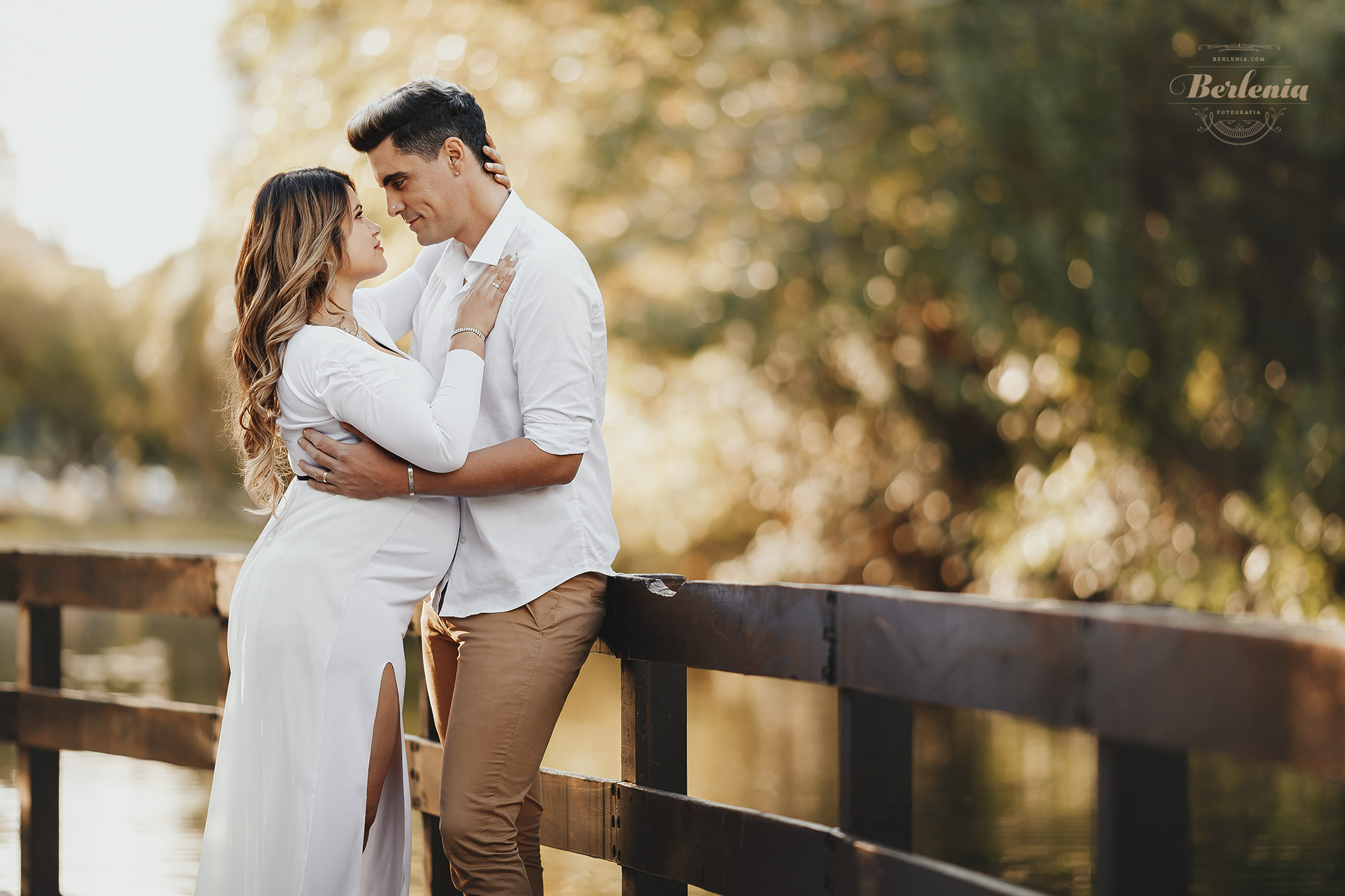Fotografía de embarazo en pareja en Lago de Regatas, Palermo - Sesión de fotos embarazada en exterior - CABA, Buenos Aires, Argentina - Berlenia Fotografía - 03