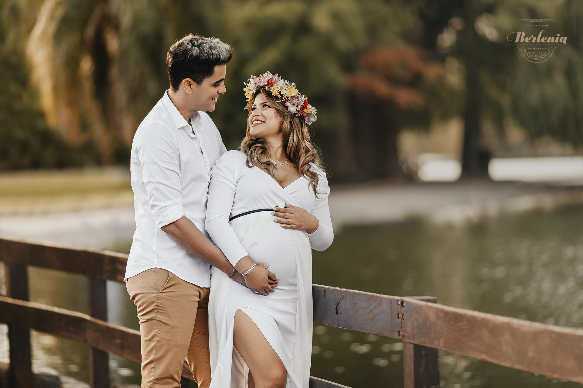 Fotografía de embarazo en pareja en Lago de Regatas, Palermo - Sesión de fotos embarazada en exterior - CABA, Buenos Aires, Argentina - Berlenia Fotografía - 05