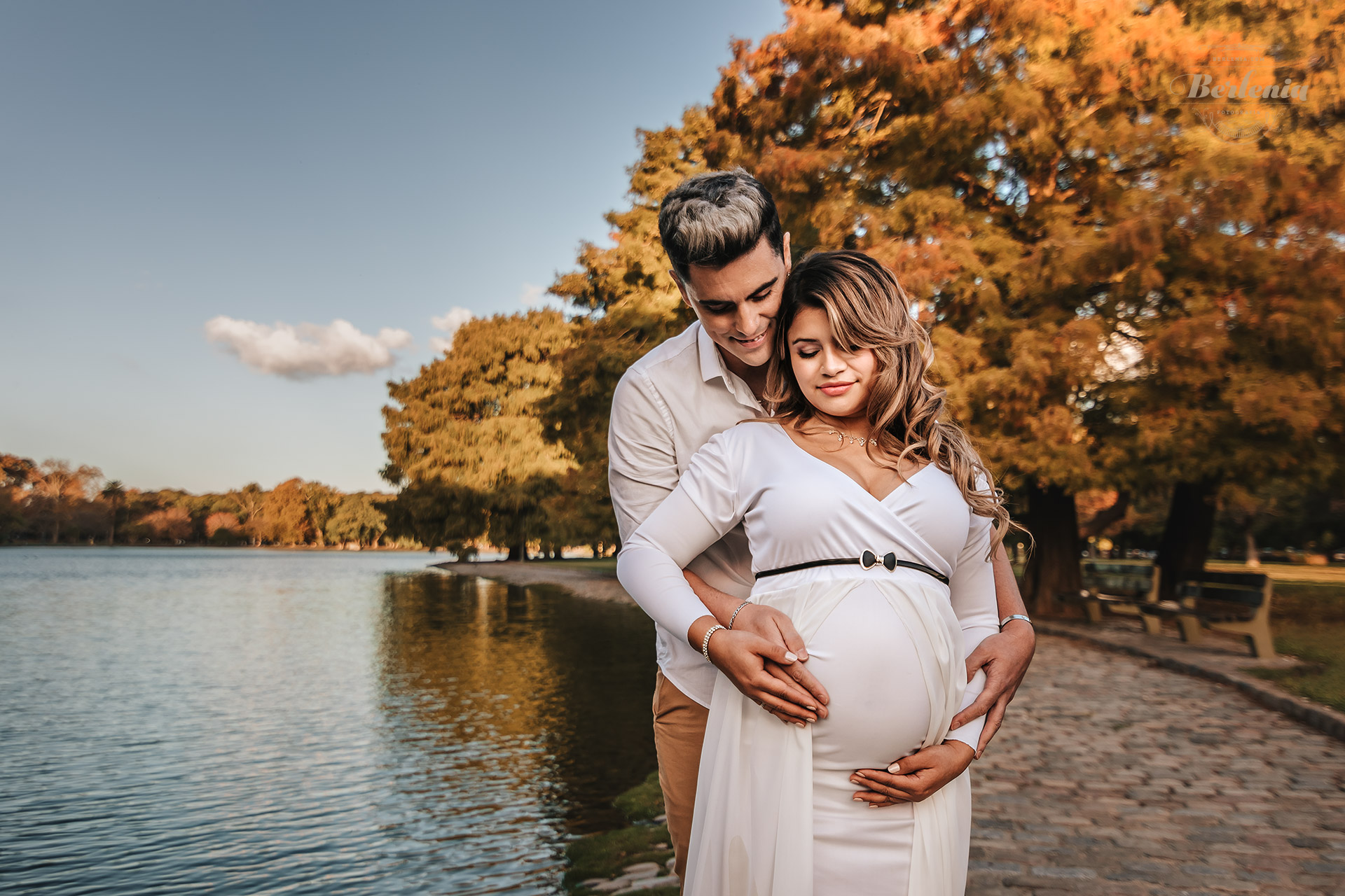 Fotografía de embarazo en pareja en Lago de Regatas, Palermo - Sesión de fotos embarazada en exterior - CABA, Buenos Aires, Argentina - Berlenia Fotografía - 07