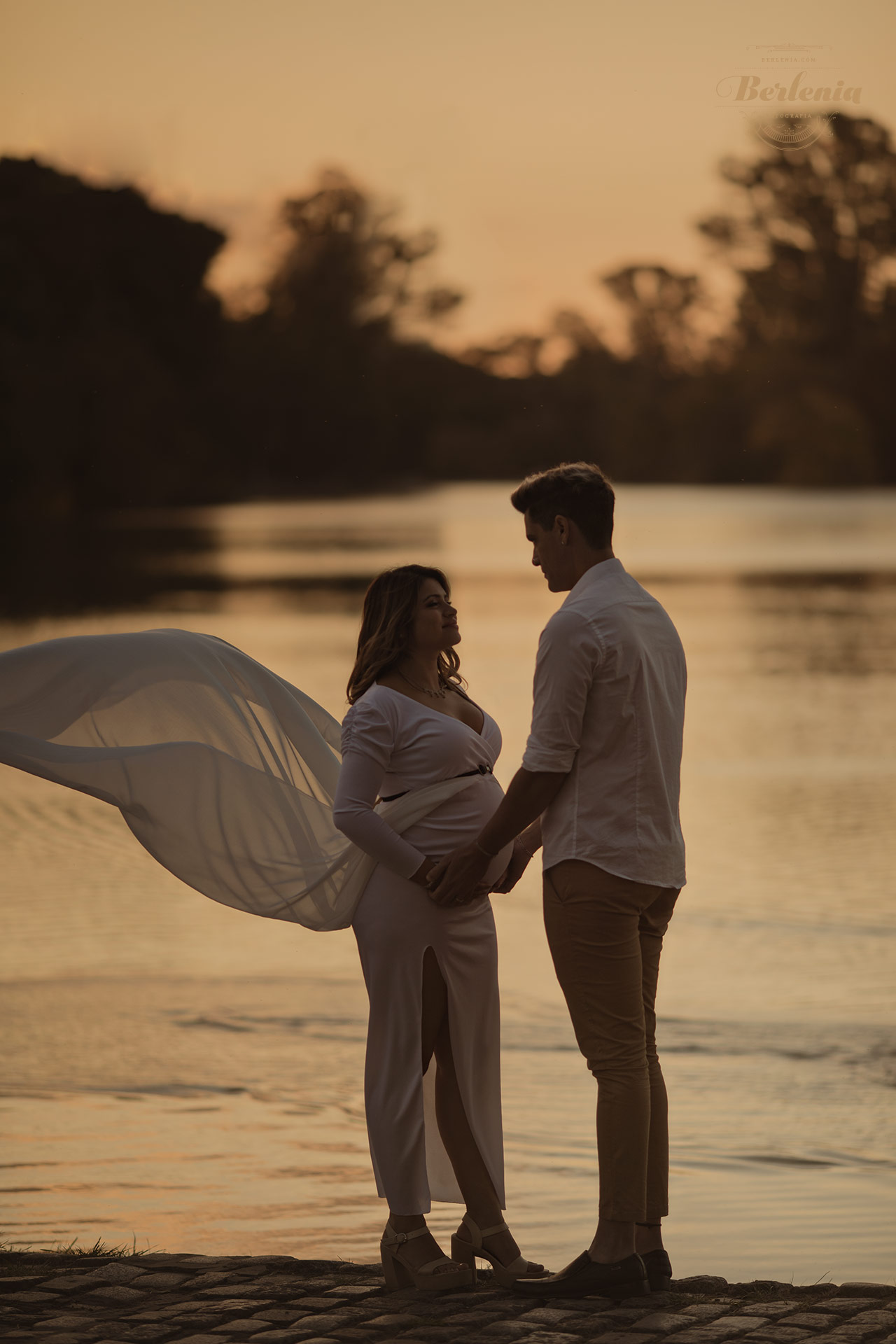 Fotografía de embarazo en pareja en Lago de Regatas, Palermo - Sesión de fotos embarazada en exterior - CABA, Buenos Aires, Argentina - Berlenia Fotografía - 19
