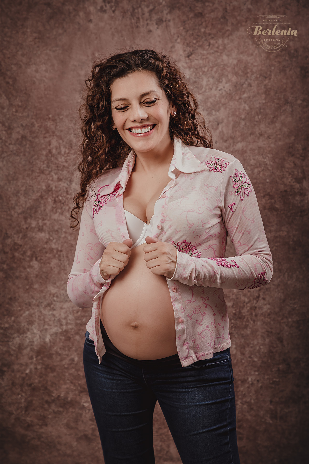 Fotografía de embarazo en pareja - Sesión de fotos en Villa Urquiza, CABA, Buenos Aires, Argentina - Berlenia Fotografía - 05