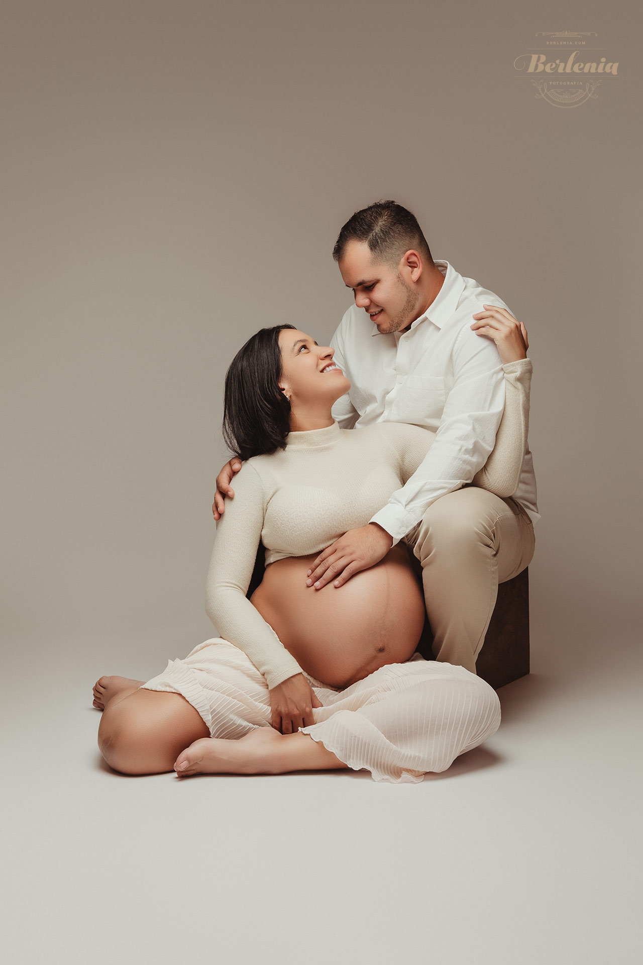 Sesión de fotos de embarazada con pareja | Villa Urquiza, Ciudad de Buenos Aires, Argentina - Berlenia Fotografía - 04