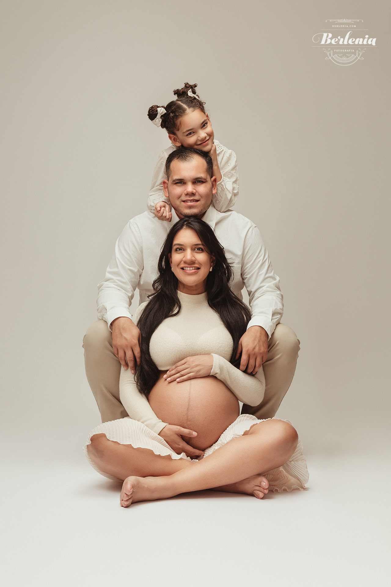 Sesión de fotos de embarazada con hija y pareja | Villa Urquiza, Ciudad de Buenos Aires, Argentina - Berlenia Fotografía - 08