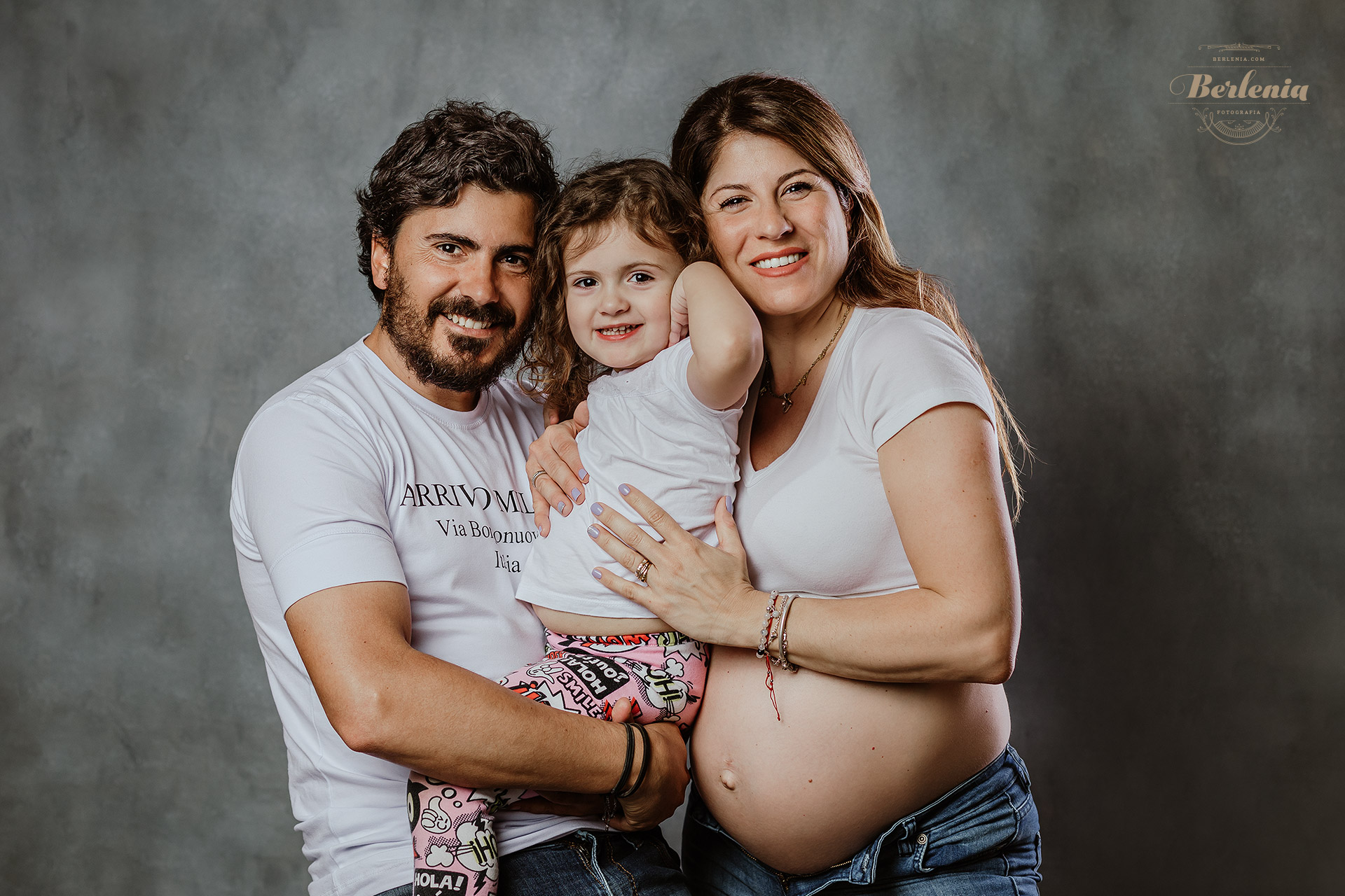 Sesión de fotos de embarazo familiar | Fotografía profesional de embarazo | Villa Urquiza, CABA, Buenos Aires, Argentina | Berlenia Fotografía - 16