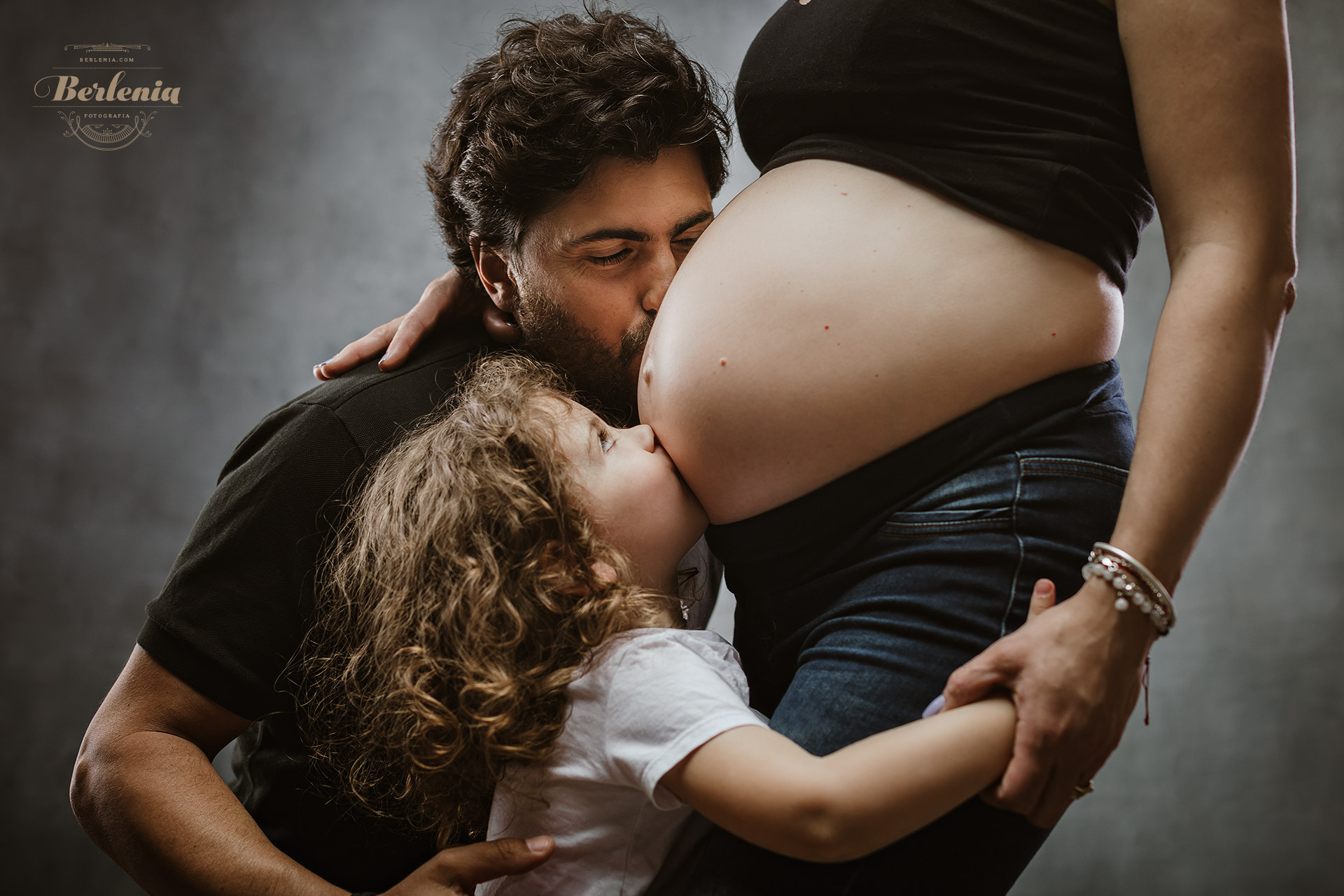 Sesión de fotos de embarazo familiar | Fotografía profesional de embarazo | Villa Urquiza, CABA, Buenos Aires, Argentina | Berlenia Fotografía - 17