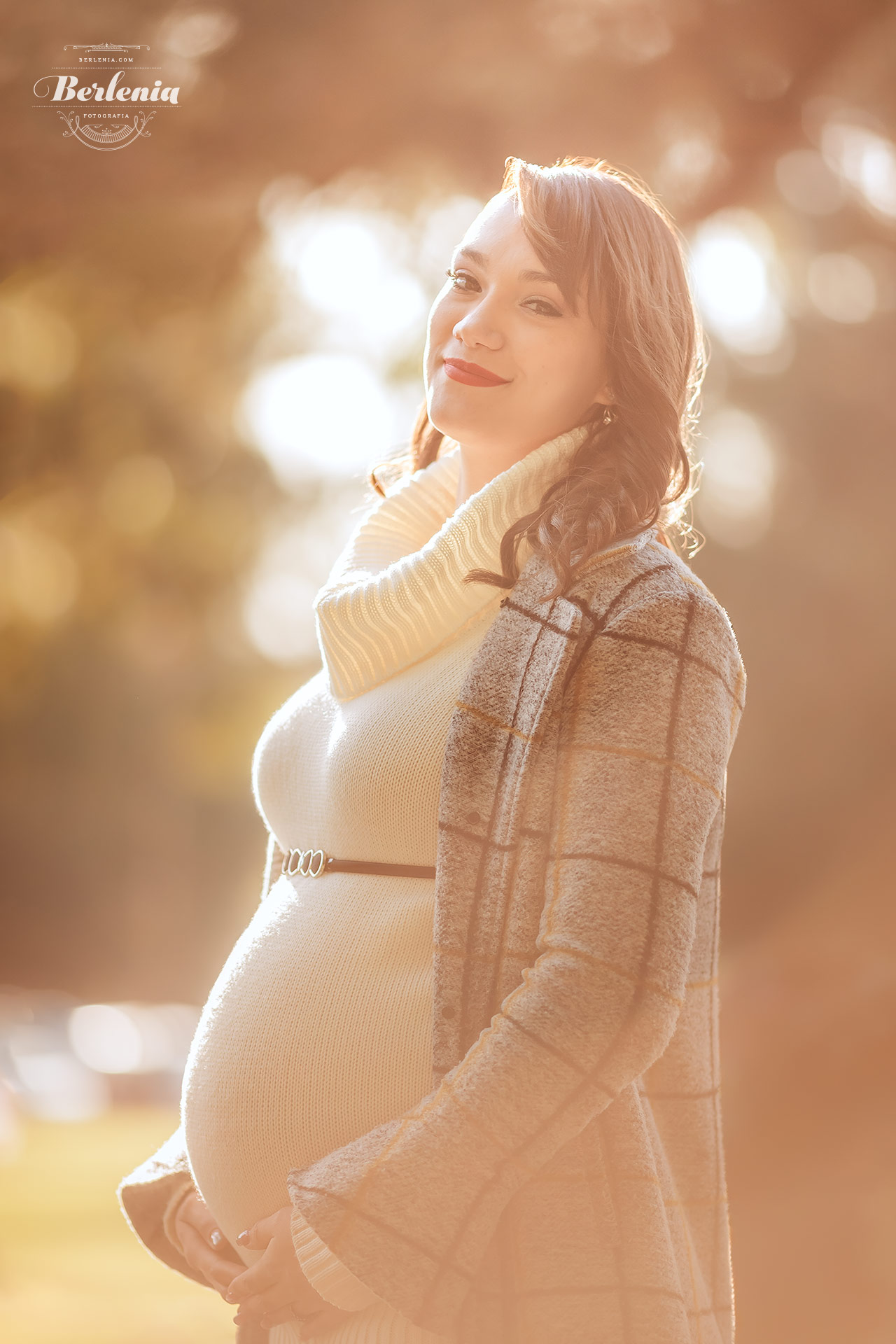 Fotografía de embarazo en invierno con pareja - Sesión de fotos embarazada en exterior - Palermo, CABA, Buenos Aires, Argentina - Berlenia Fotografía - 07