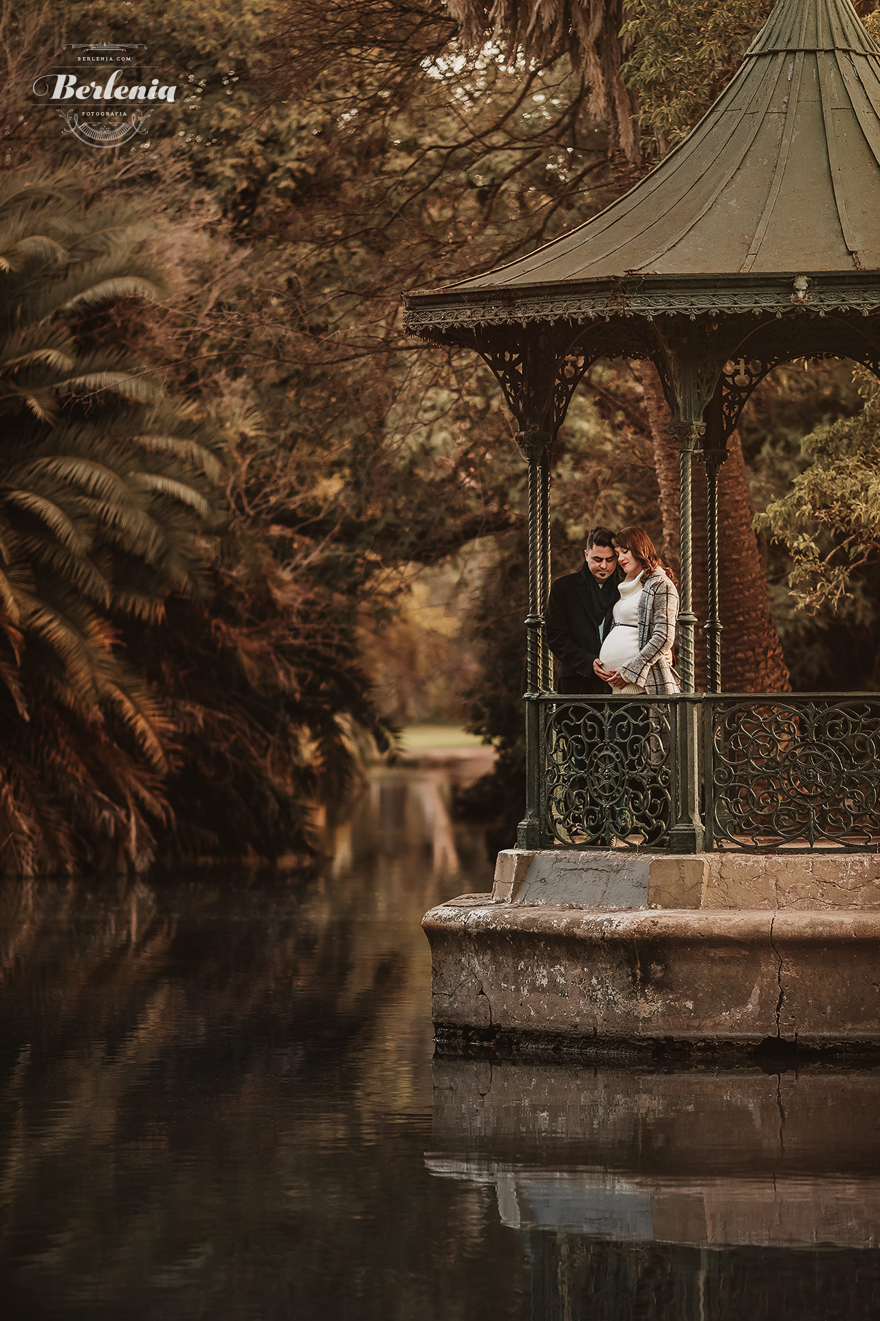 Fotografía de embarazo en invierno con pareja - Sesión de fotos embarazada en exterior - Palermo, CABA, Buenos Aires, Argentina - Berlenia Fotografía - 08