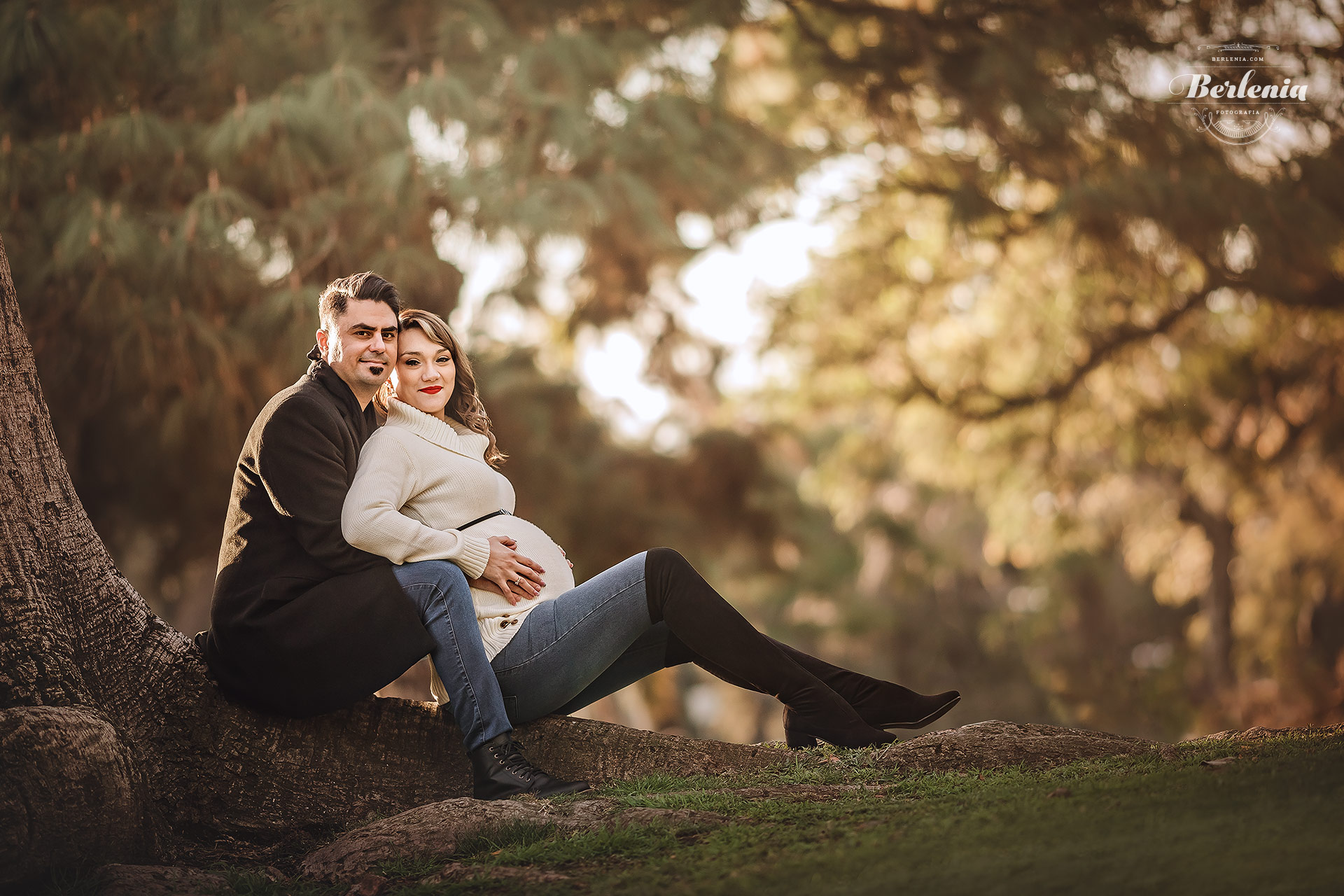 Fotografía de embarazo en invierno con pareja - Sesión de fotos embarazada en exterior - Palermo, CABA, Buenos Aires, Argentina - Berlenia Fotografía - 16