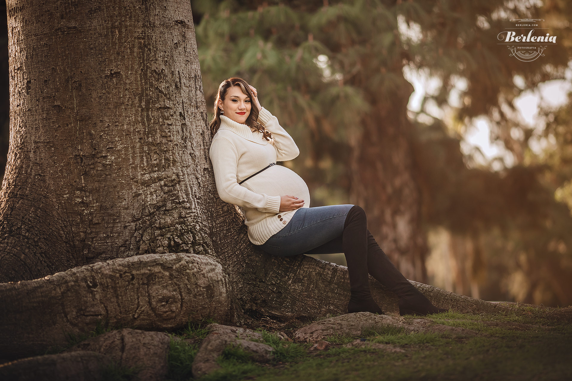 Fotografía de embarazo en invierno con pareja - Sesión de fotos embarazada en exterior - Palermo, CABA, Buenos Aires, Argentina - Berlenia Fotografía - 17
