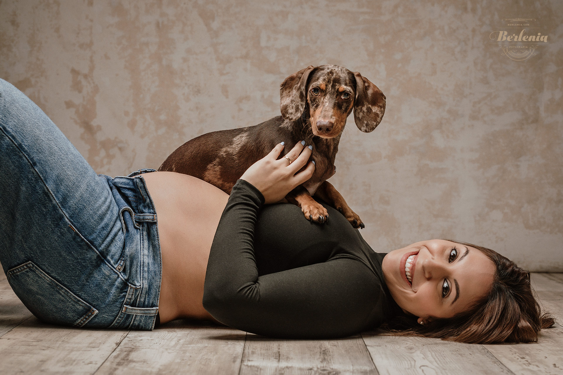 Sesión de fotos de embarazo con perro | Villa Urquiza, Ciudad de Buenos Aires, Argentina - Berlenia Fotografía - 08