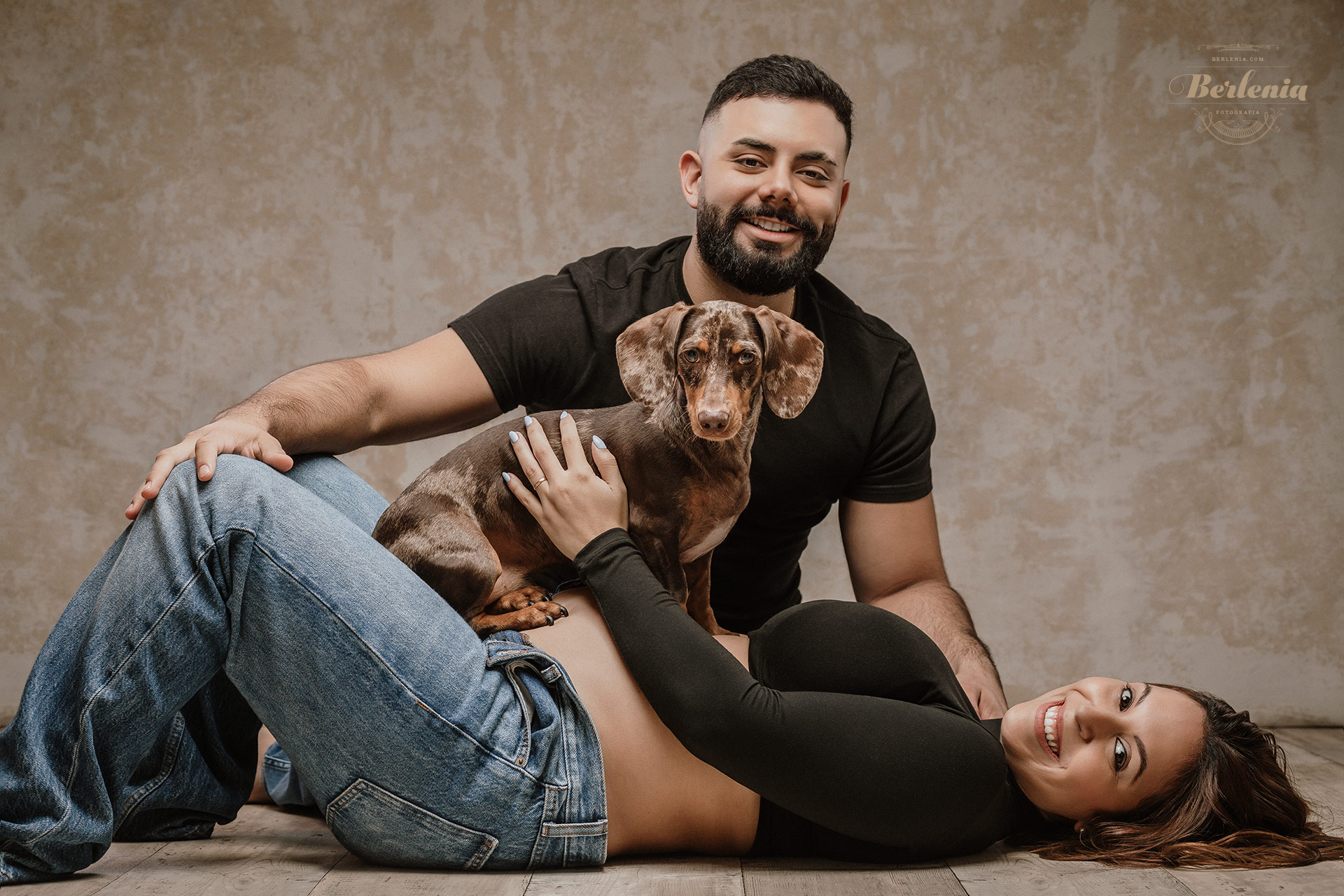 Sesión de fotos de embarazo con perro | Villa Urquiza, Ciudad de Buenos Aires, Argentina - Berlenia Fotografía - 10