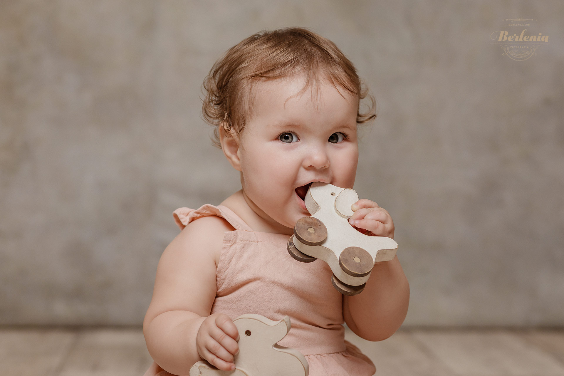 Fotografía primer año en CABA - Sesión de fotos de bebé de 12 meses en estudio - Villa Urquiza, Capital Federal, Buenos Aires, Argentina - Berlenia Fotografía - 01