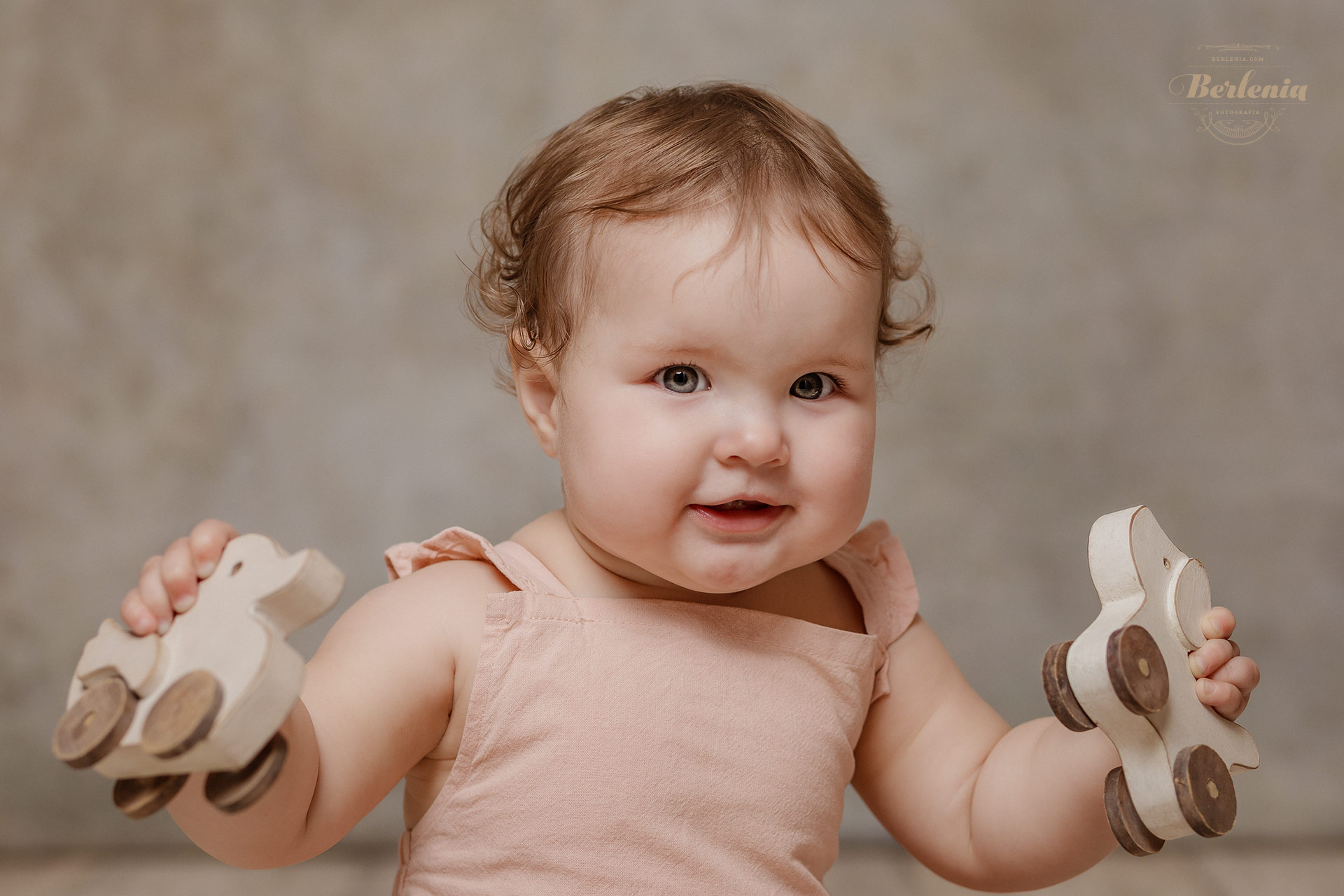 Fotografía primer año en CABA - Sesión de fotos de bebé de 12 meses en estudio - Villa Urquiza, Capital Federal, Buenos Aires, Argentina - Berlenia Fotografía - 02