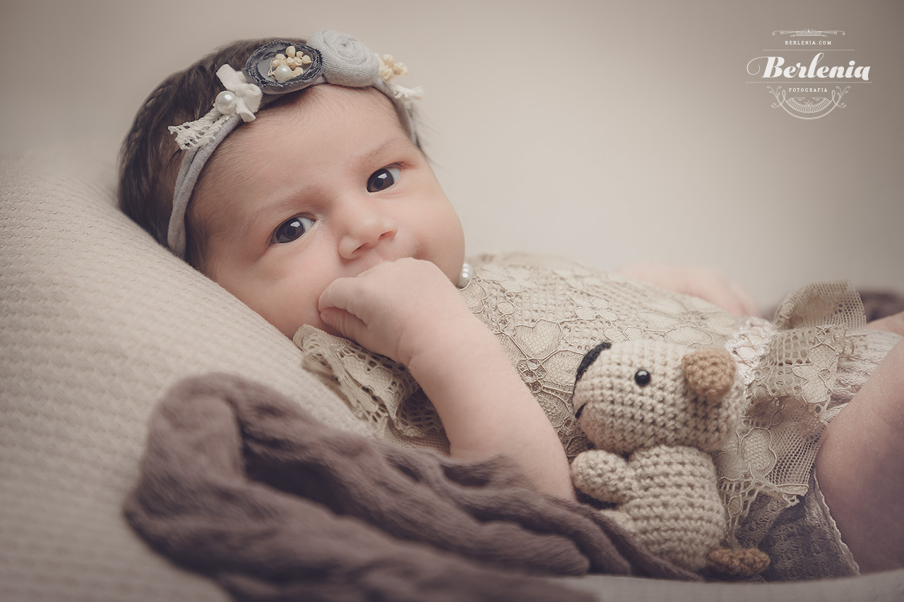 Book fotográfico de bebé recién nacido, Sesión de fotos profesional en estudio - Villa Urquiza, CABA, Buenos Aires, Argentina - Berlenia Fotografía - 02