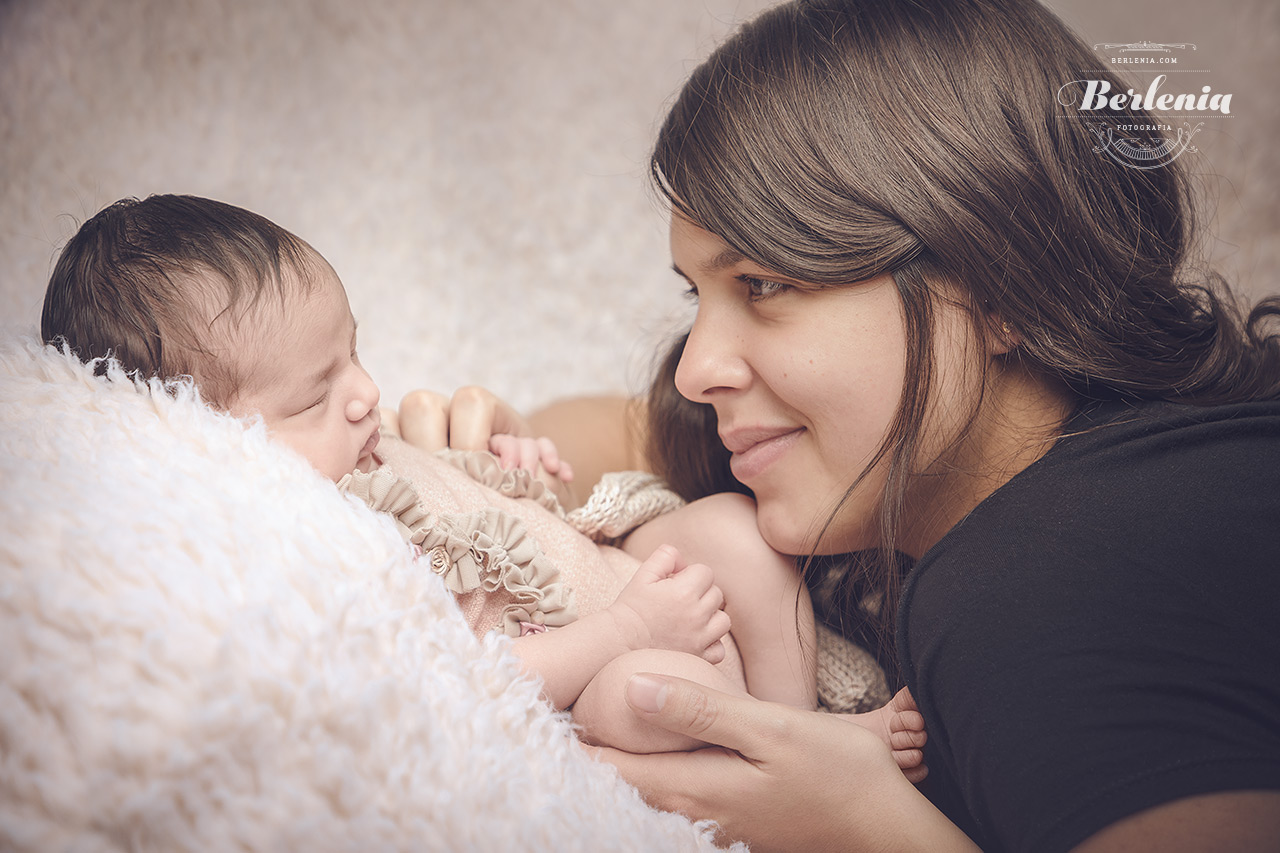 Book fotográfico de bebé recién nacido, Sesión de fotos profesional en estudio - Villa Urquiza, CABA, Buenos Aires, Argentina - Berlenia Fotografía - 10