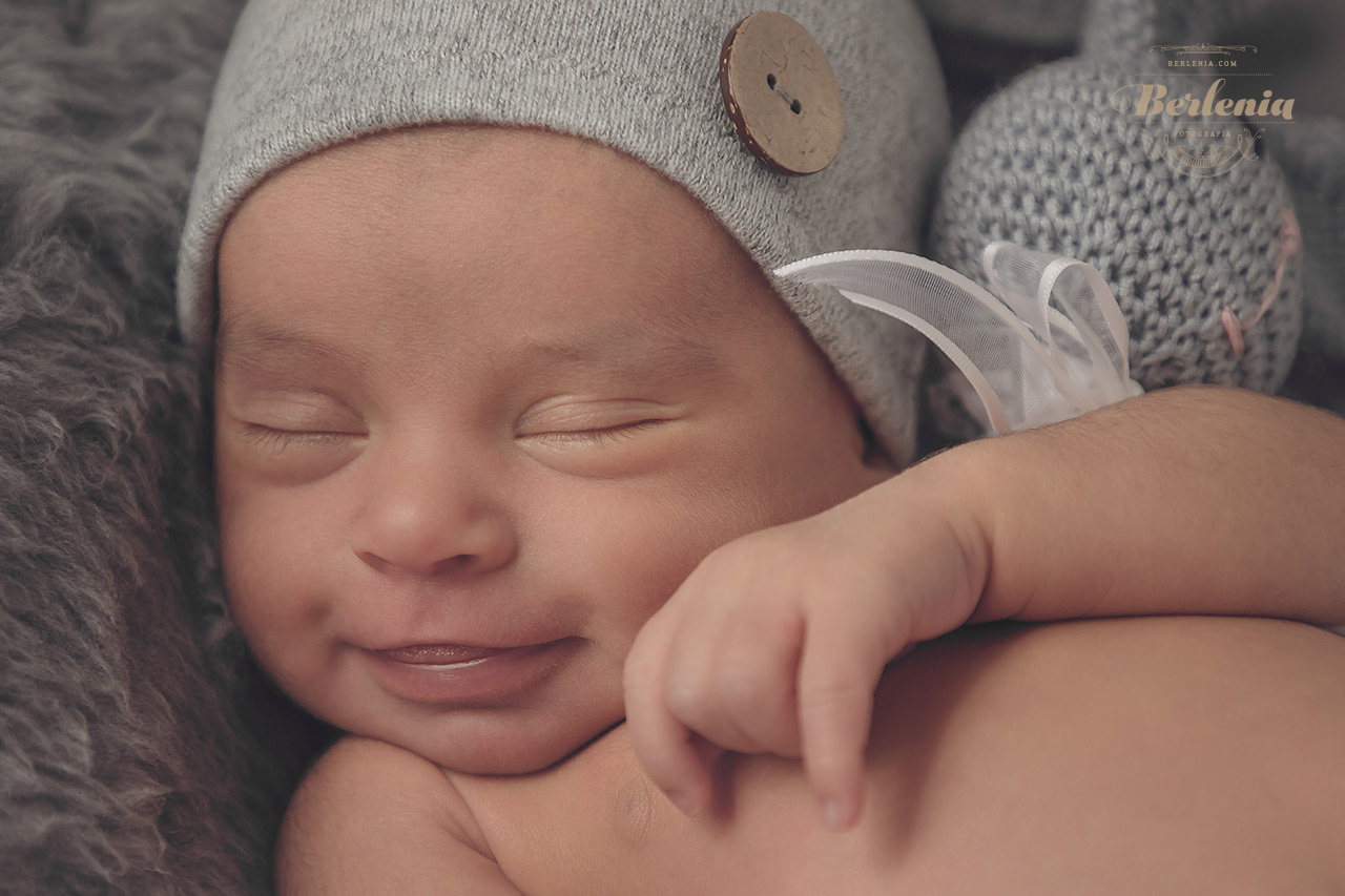 Book de fotos recién nacido, Sesión fotográfica newborn en estudio - Villa Urquiza, CABA, Buenos Aires, Argentina - Berlenia Fotografía - 02
